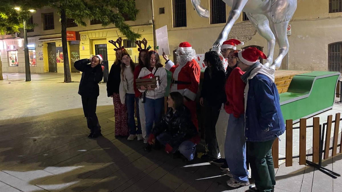 Equipo de Atentamente, Drácula en Gandía cantando villancicos